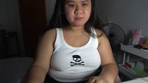 Snapshot of _natalieey chatting on April 2026 04:33:02 PM nics online show from April 2026 04:33:02 PM