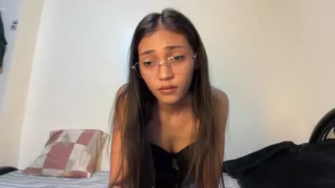 Snapshot of _petitechloe chatting on June 2026 11:23:02 AM _petitechloe online show from June 2026 11:23:02 AM
