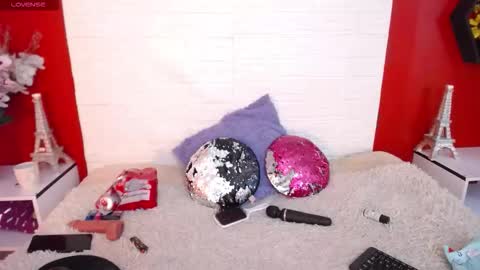 Laura online show from October 2025 06:42:02 PM