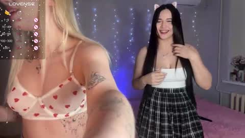 Ellie and Nika online show from January 2026 09:31:01 PM