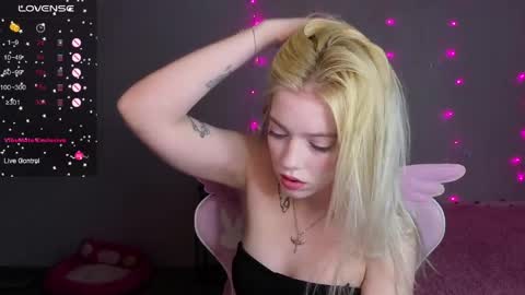 Snapshot of _pretty_ladies_ chatting on May 2026 04:14:02 PM Ellie and Nika online show from May 2026 04:14:02 PM