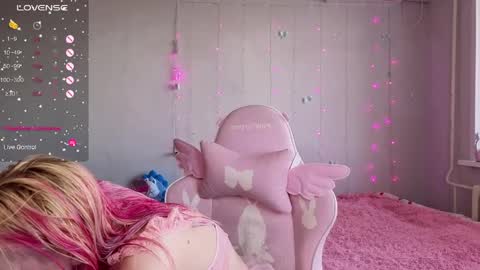 Snapshot of _pretty_ladies_ chatting on May 2026 12:10:01 PM Ellie and Nika online show from May 2026 12:10:01 PM