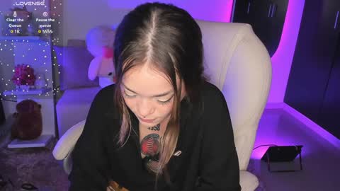   online show from December 2024 05:37:02 PM