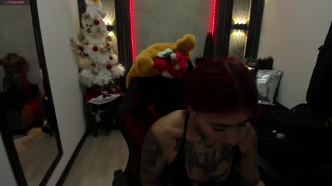 Snapshot of _selene_red chatting on December 2024 05:40:01 PM Selene online show from December 2024 05:40:01 PM