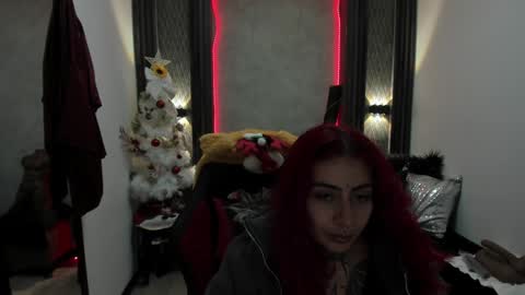 Snapshot of _selene_red chatting on January 2025 01:52:01 PM Selene online show from January 2025 01:52:01 PM