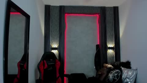 Snapshot of _selene_red chatting on January 2025 05:40:01 PM Selene online show from January 2025 05:40:01 PM