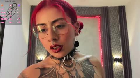 Snapshot of _selene_red chatting on February 2025 06:48:01 PM Selene online show from February 2025 06:48:01 PM