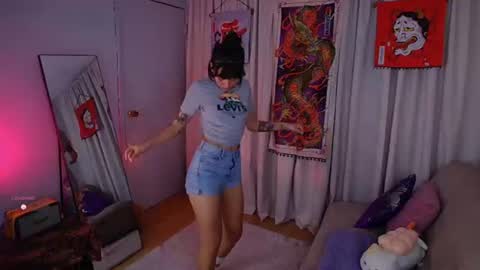 Snapshot of _sensualkitten_ chatting on July 2026 04:15:02 AM Laura online show from July 2026 04:15:02 AM
