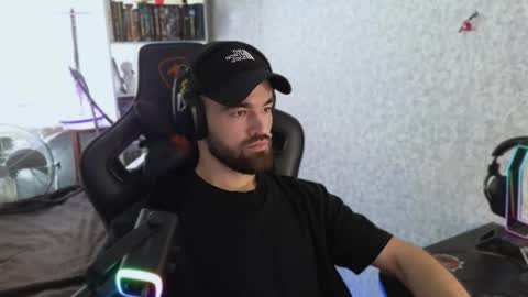 Snapshot of _serious_man chatting on September 2025 10:48:02 AM Ask me online show from September 2025 10:48:02 AM