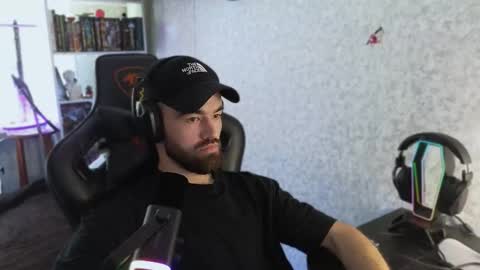 Snapshot of _serious_man chatting on September 2025 11:32:02 AM Ask me online show from September 2025 11:32:02 AM