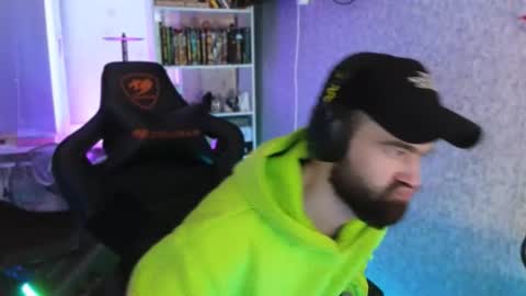 Snapshot of _serious_man chatting on October 2025 03:09:01 PM Ask me online show from October 2025 03:09:01 PM