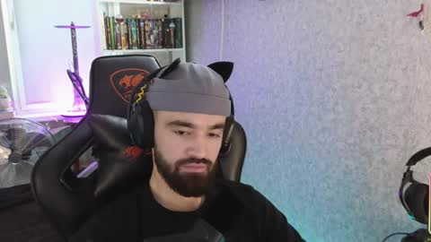 Snapshot of _serious_man chatting on October 2025 02:27:01 PM Ask me online show from October 2025 02:27:01 PM