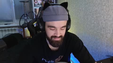 Snapshot of _serious_man chatting on October 2025 09:06:01 PM Ask me online show from October 2025 09:06:01 PM