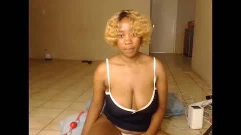 _sexylipss online show from November 2025 05:37:01 PM