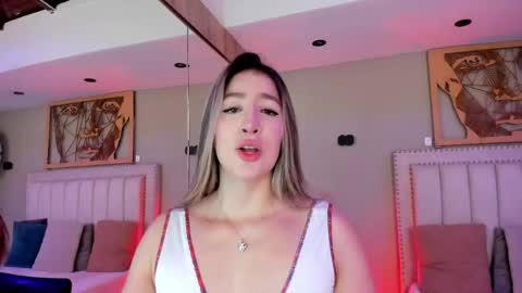 Snapshot of _sofia_cruz chatting on May 2026 07:41:01 PM 640 200 online show from May 2026 07:41:01 PM