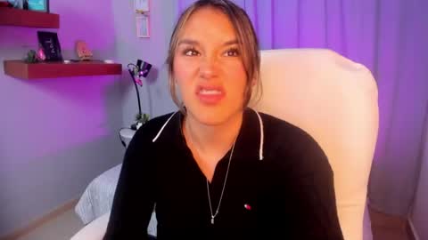 Sophie  online show from April 2026 08:32:01 PM