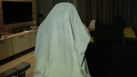 OLIVERpvt is open online show from January 2026 04:07:02 AM