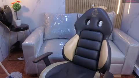 Snapshot of _sweet_lia_ chatting on April 2026 01:42:02 AM _sweet_lia_ online show from April 2026 01:42:02 AM