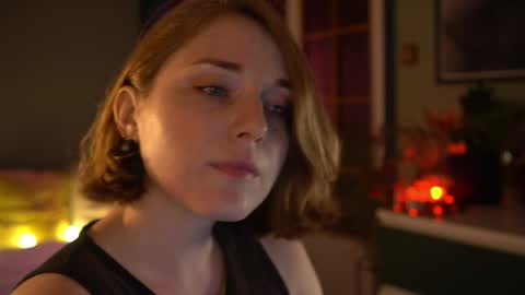 Snapshot of _the_sun_ chatting on May 2026 07:08:01 PM Evi online show from May 2026 07:08:01 PM