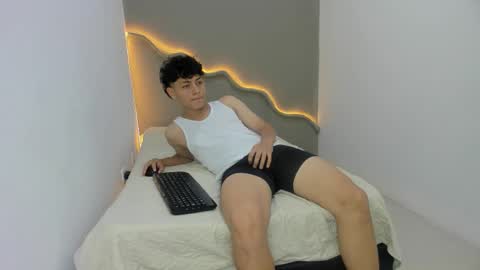 Snapshot of _theoo1 chatting on November 2025 08:19:01 PM Theoo online show from November 2025 08:19:01 PM