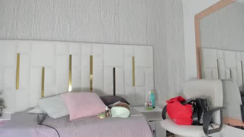 Rousse  online show from January 2026 07:15:02 PM