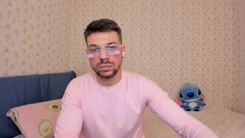 Tony Wolf online show from December 2025 07:32:01 PM