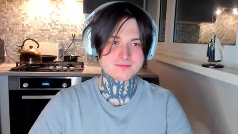 _torfin_ online show from February 2026 11:01:01 PM