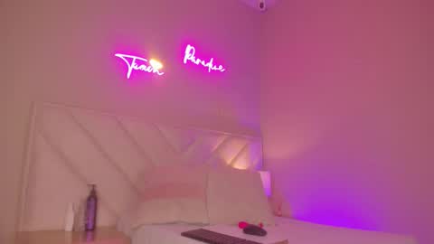 _wendy_x online show from October 2025 11:33:02 AM