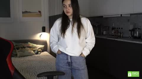 Kristina online show from September 2025 01:00:01 PM