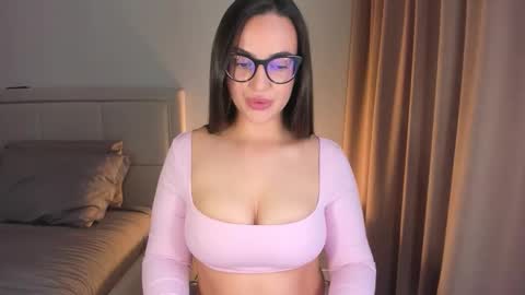 Snapshot of _worlin_ chatting on October 2025 10:03:02 AM Nika online show from October 2025 10:03:02 AM