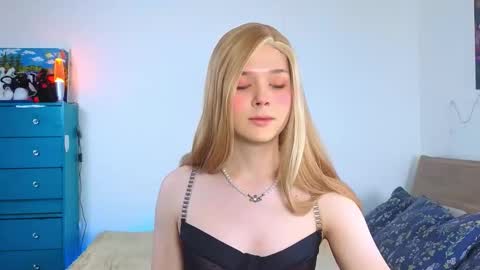 LITTLE FOX online show from September 2025 03:17:01 PM