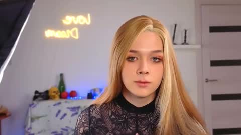 LITTLE FOX online show from November 2025 04:30:01 PM