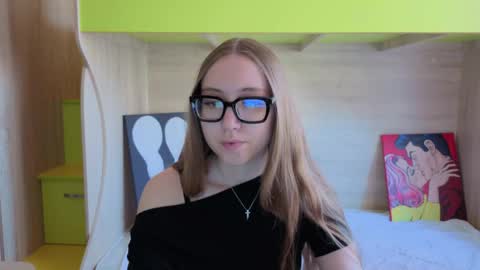 Snapshot of _yourhotangel_ chatting on June 2026 07:03:01 AM Eva online show from June 2026 07:03:01 AM
