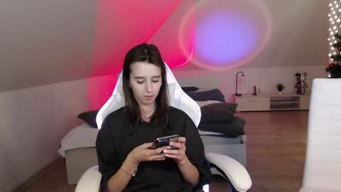 Nicole  Thomas  Dave online show from December 2024 08:21:02 PM