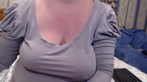 NINA online show from September 2025 10:59:02 PM