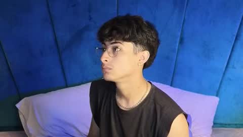 Snapshot of aaron_eze chatting on October 2025 08:42:01 PM Aaron Ezequiel online show from October 2025 08:42:01 PM