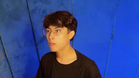 Snapshot of aaron_eze chatting on November 2025 10:12:01 PM Aaron Ezequiel online show from November 2025 10:12:01 PM