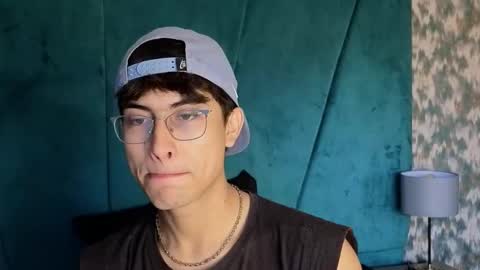 Snapshot of aaron_eze chatting on November 2025 09:39:02 PM Aaron Ezequiel online show from November 2025 09:39:02 PM