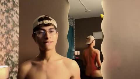 Snapshot of aaron_eze chatting on November 2025 12:11:01 AM Aaron Ezequiel online show from November 2025 12:11:01 AM