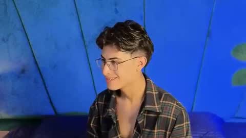 Snapshot of aaron_eze chatting on November 2025 10:04:02 PM Aaron Ezequiel online show from November 2025 10:04:02 PM