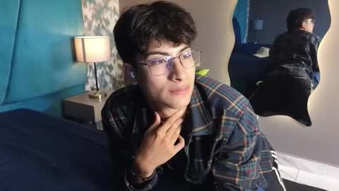 Snapshot of aaron_eze chatting on November 2025 08:41:01 PM Aaron Ezequiel online show from November 2025 08:41:01 PM