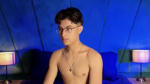 Snapshot of aaron_eze chatting on December 2025 10:38:02 PM Aaron Ezequiel online show from December 2025 10:38:02 PM