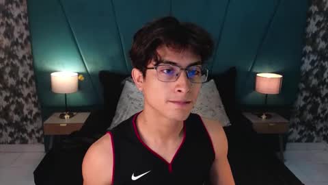 Aaron Ezequiel online show from June 2026 12:22:02 PM