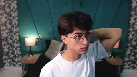 Aaron Ezequiel online show from June 2026 12:20:01 PM