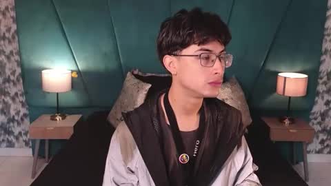 Aaron Ezequiel online show from June 2026 12:25:02 PM