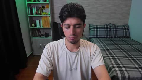 Aaron online show from November 2025 05:23:02 PM