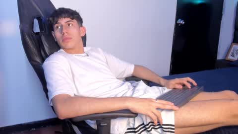 Aron online show from October 2025 06:52:01 PM