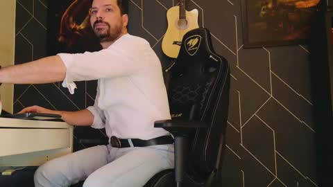 Aaron online show from February 2025 03:57:02 AM