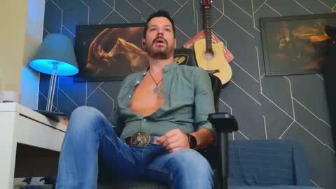 Aaron online show from September 2025 05:43:02 AM