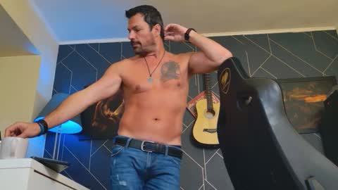 Aaron online show from October 2025 04:20:02 AM